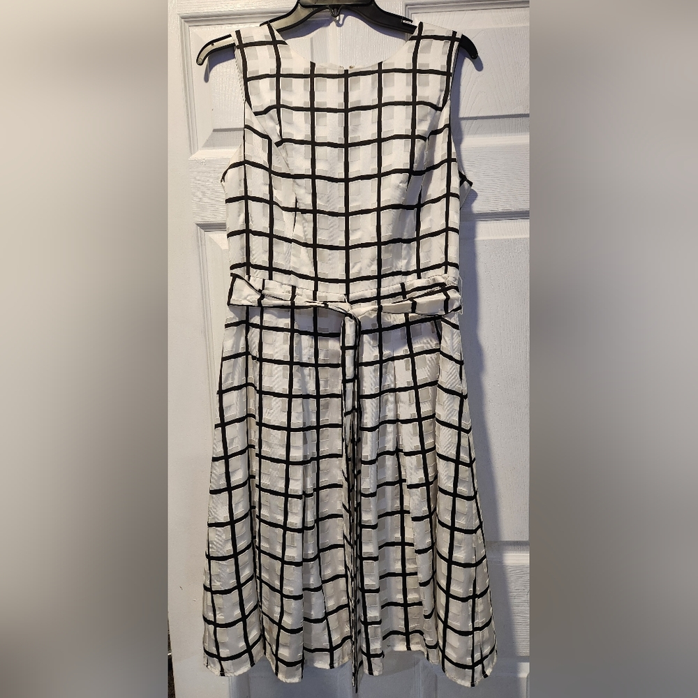 Clothes - Picture 2 of 4